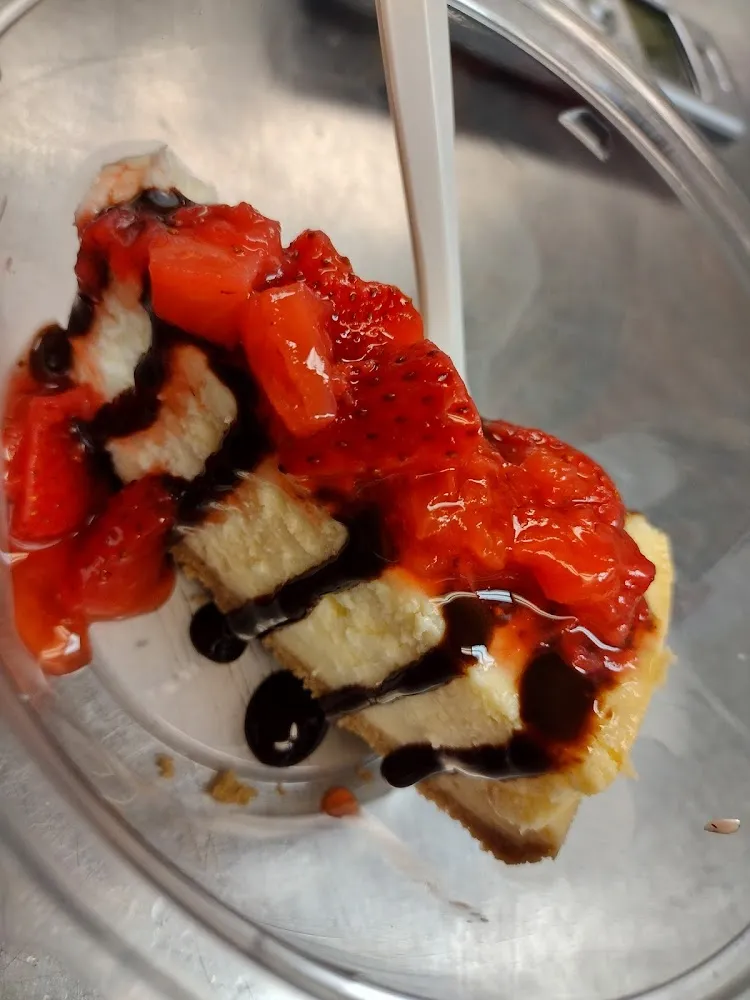 New York Cheesecake with Strawberry and Chocolate